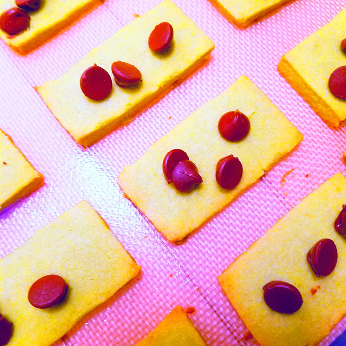 matcha shortbreads with chocolate chips