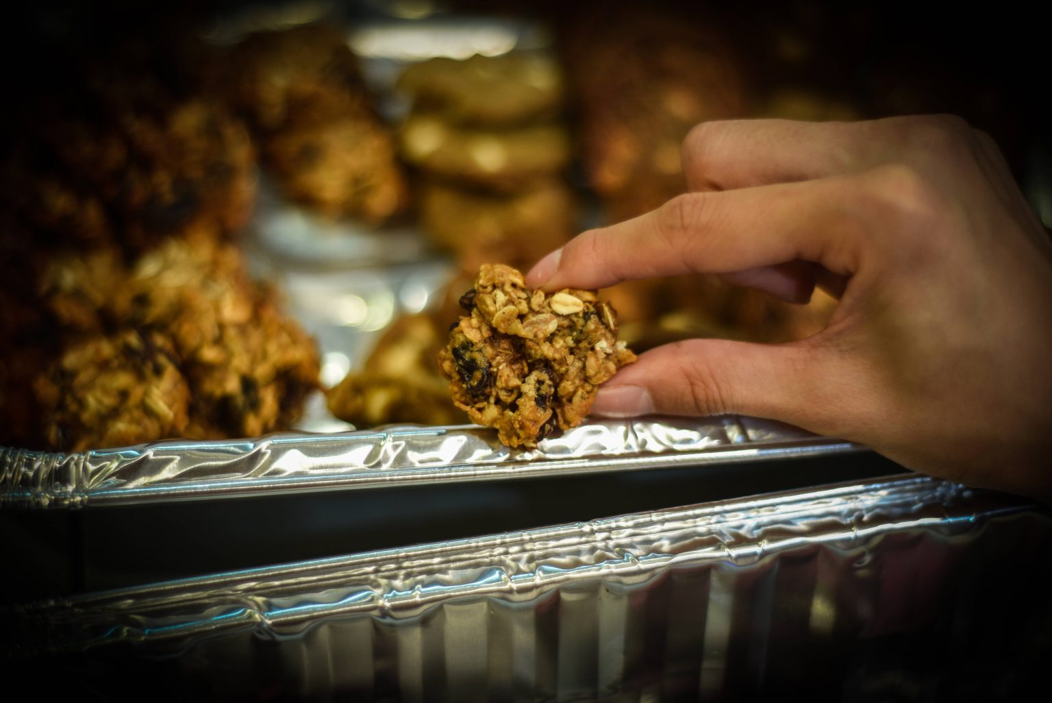 vegan oatmeal raisin cookies