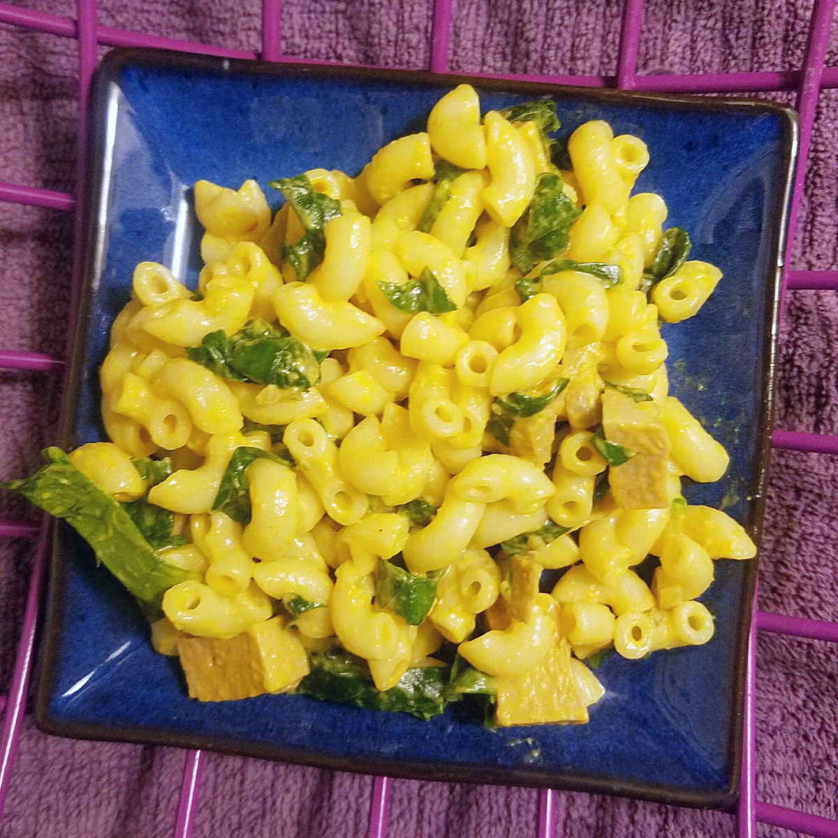 Creamy spinach and turmeric pasta salad: vegan & gluten-free