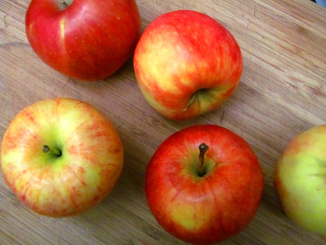 apples, ready to become raw vegan applesauce