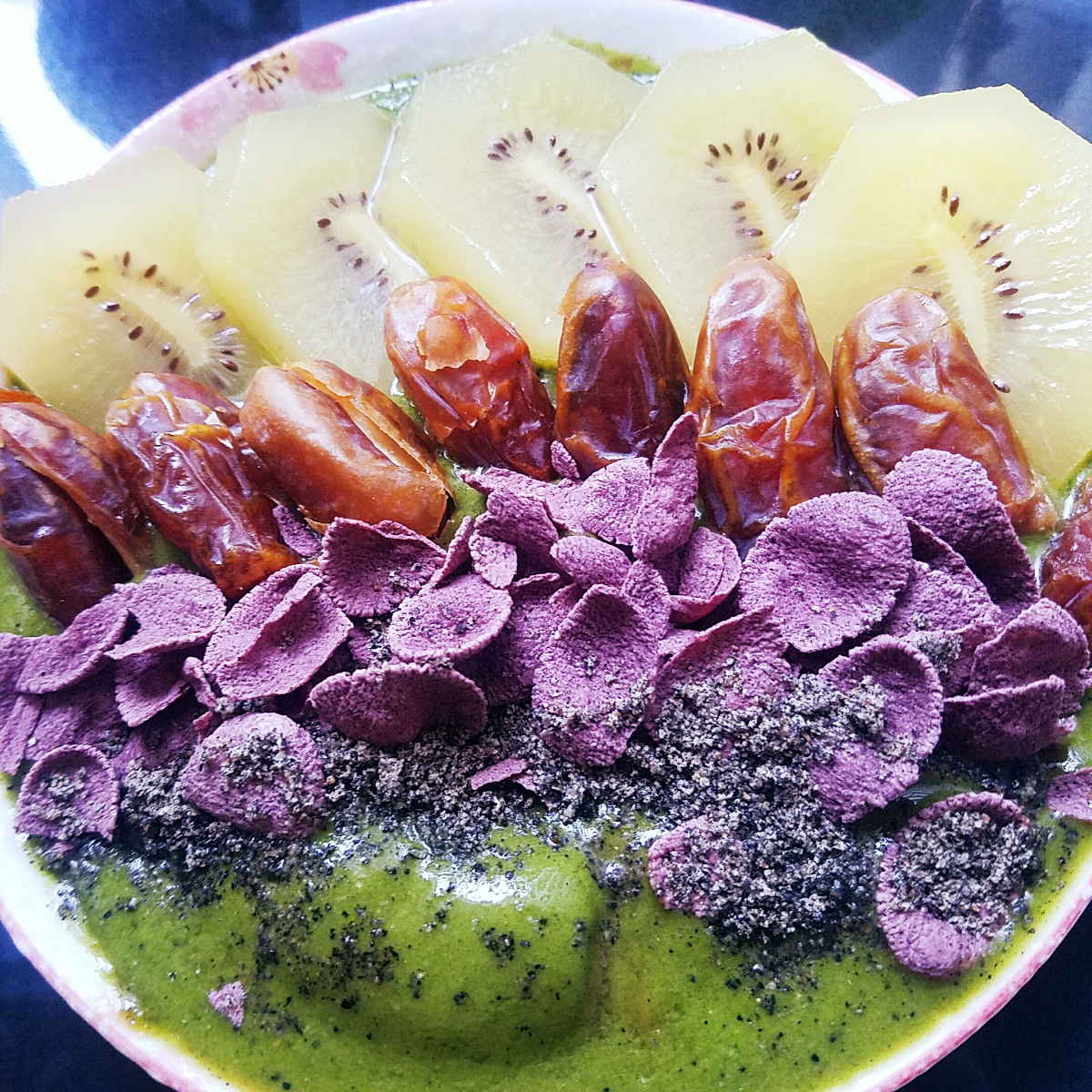 green smoothie rainbow bowl